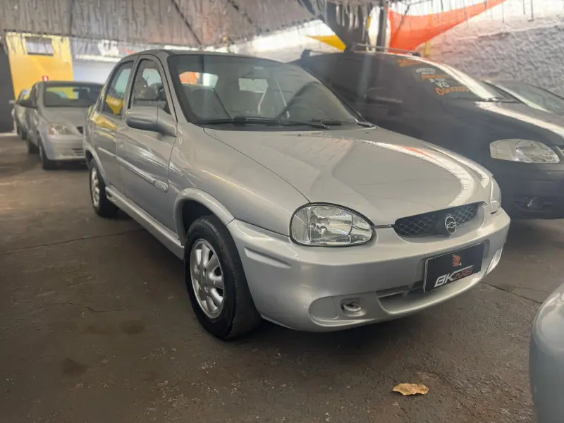 Corsa Sedan - Foto