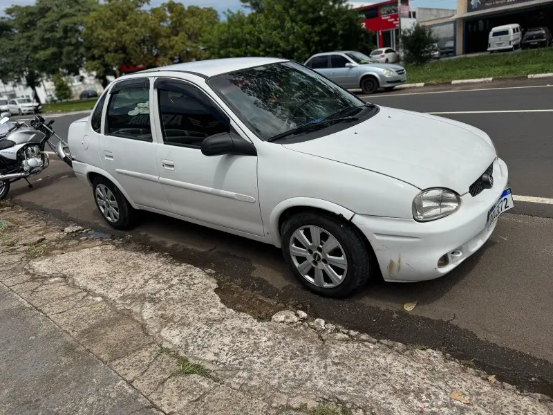Corsa Sedan - Foto