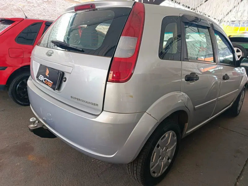 Fiesta Hatch - Foto