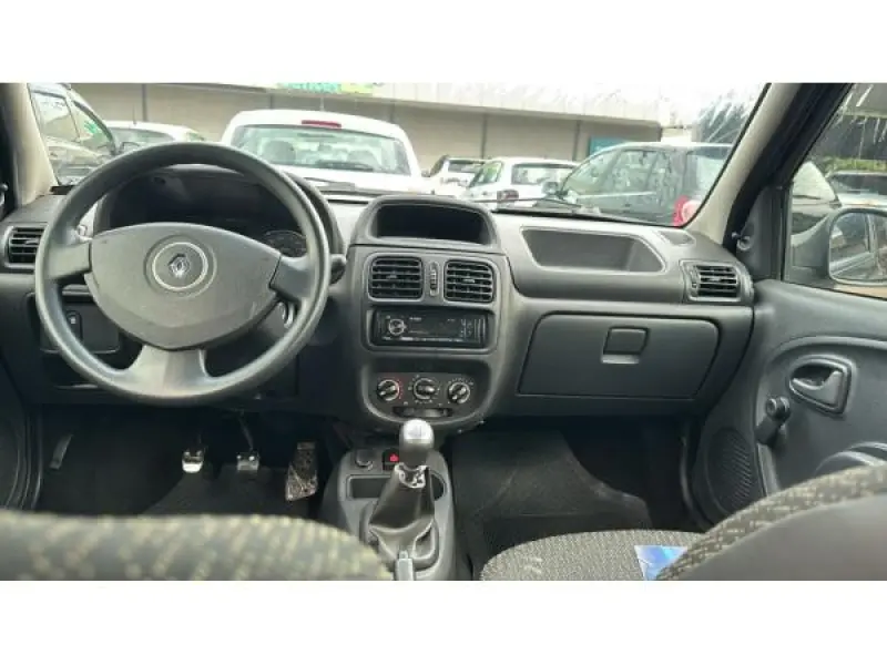 Clio Hatch - Foto