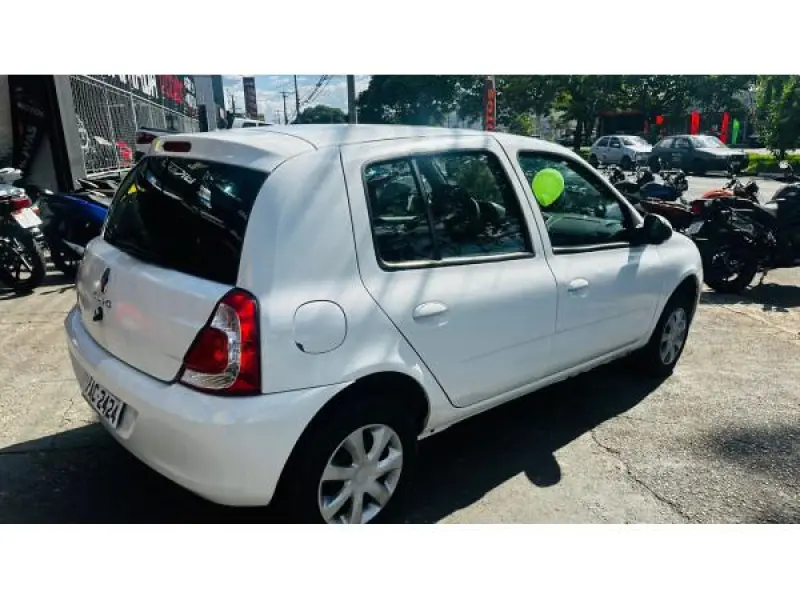 Clio Hatch - Foto