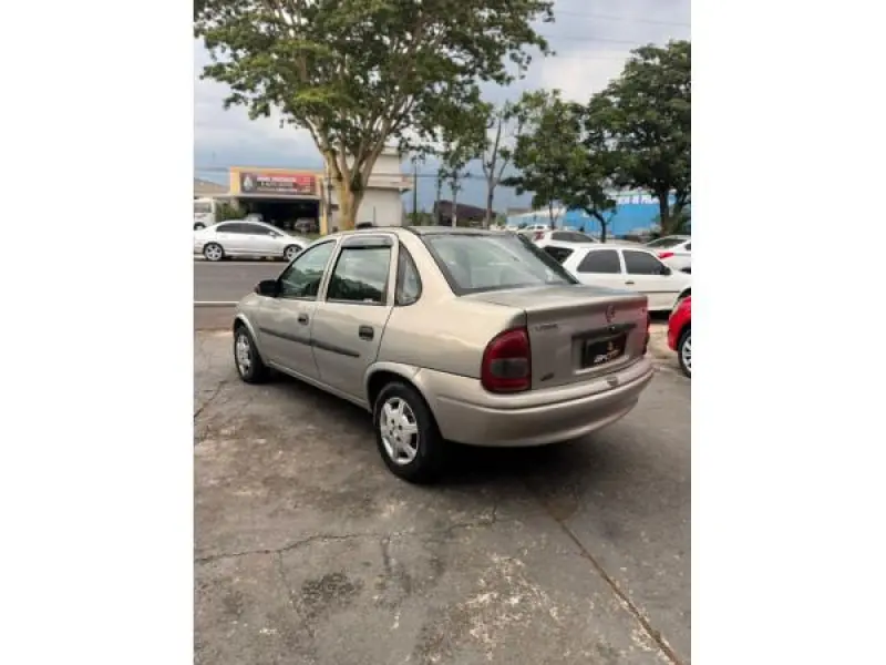 Corsa Sedan - Foto