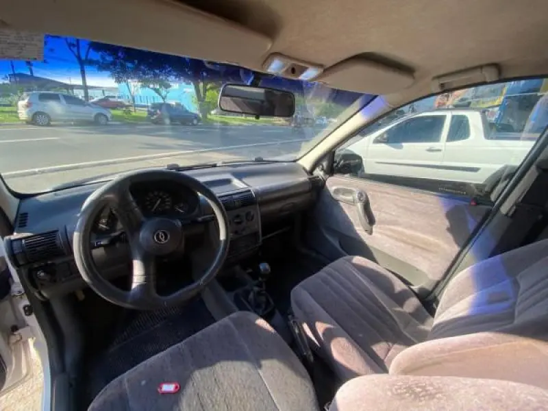Corsa Sedan - Foto