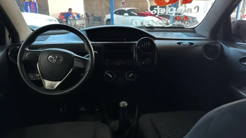 Etios Sedan - Foto