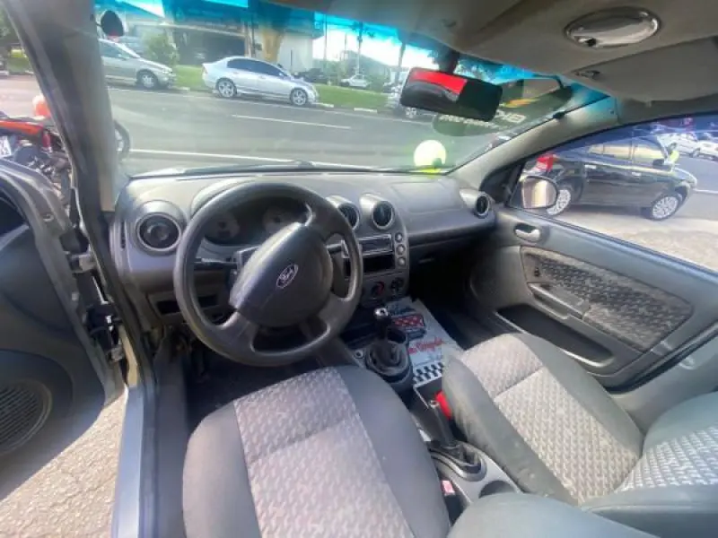 Fiesta Hatch - Foto