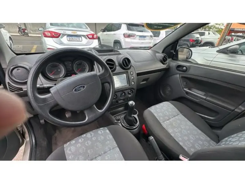 Fiesta Hatch - Foto