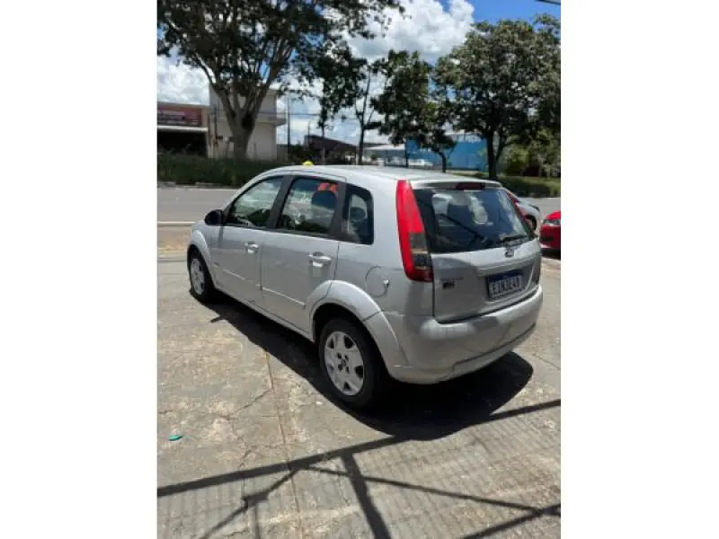 Fiesta Hatch - Foto