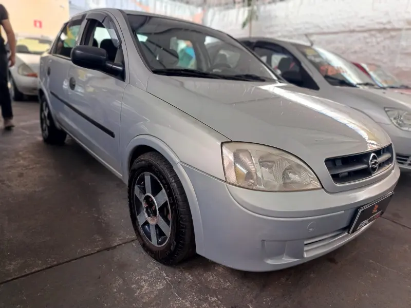 Corsa Sedan - Foto