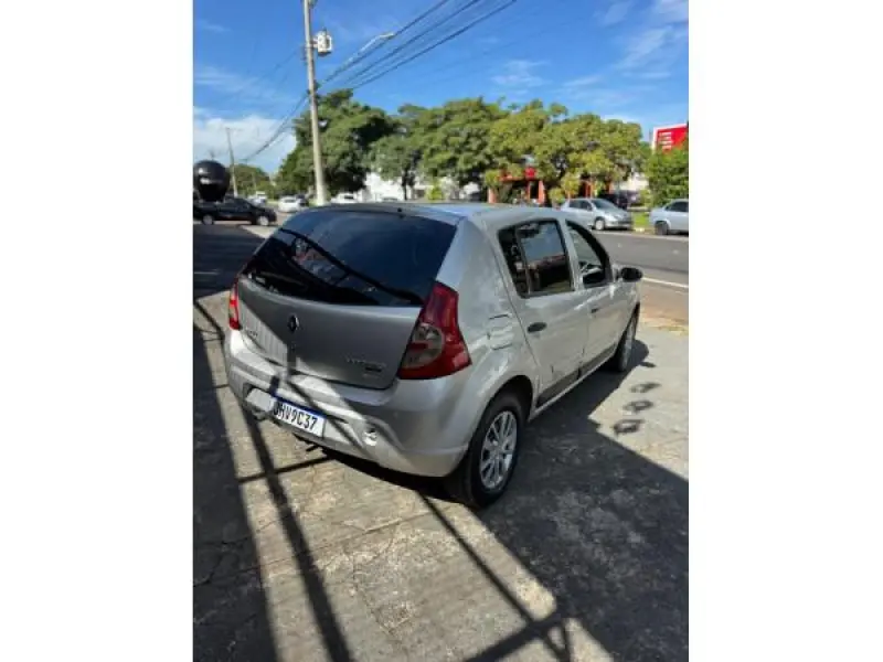 Sandero - Foto