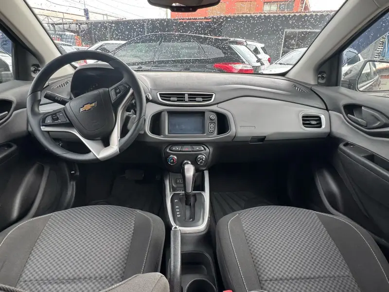 Onix Hatch - Foto