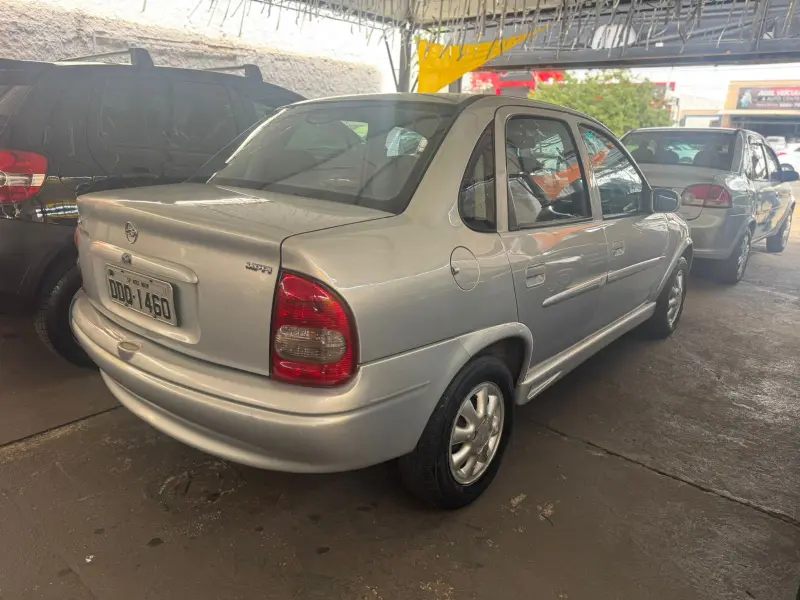 Corsa Sedan - Foto