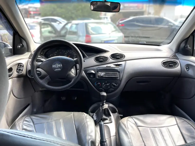 Focus Sedan - Foto