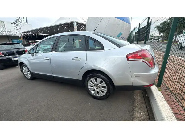 C4 Sedan - Foto