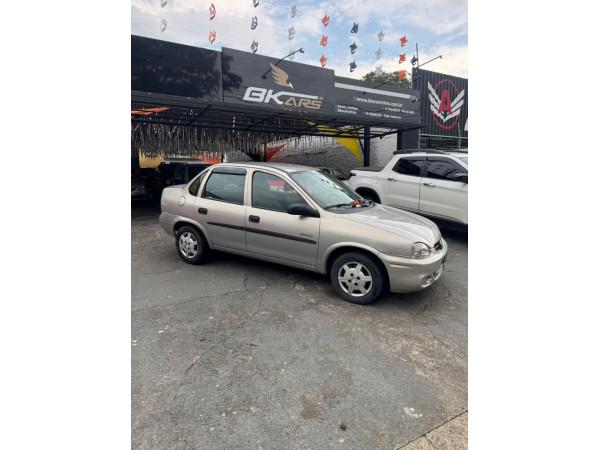 Corsa Sedan - Foto