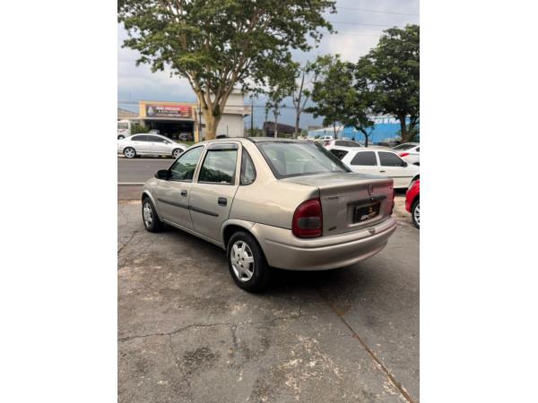 Corsa Sedan - Foto