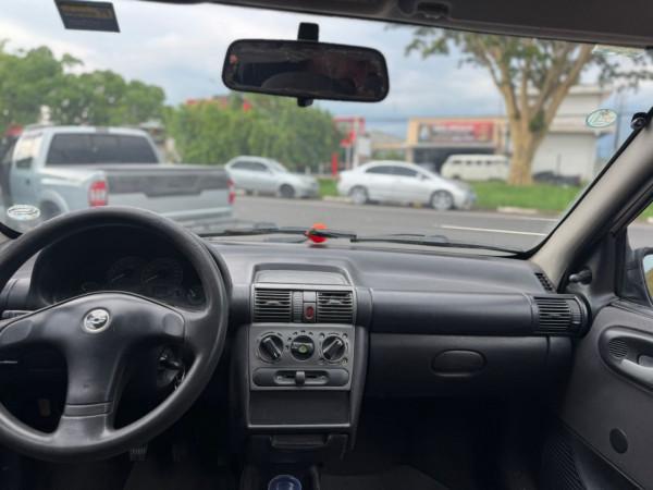 Corsa Sedan - Foto