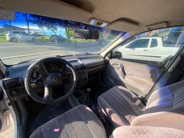 Corsa Sedan - Foto
