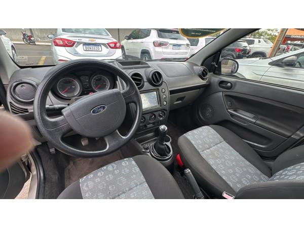 Fiesta Hatch - Foto