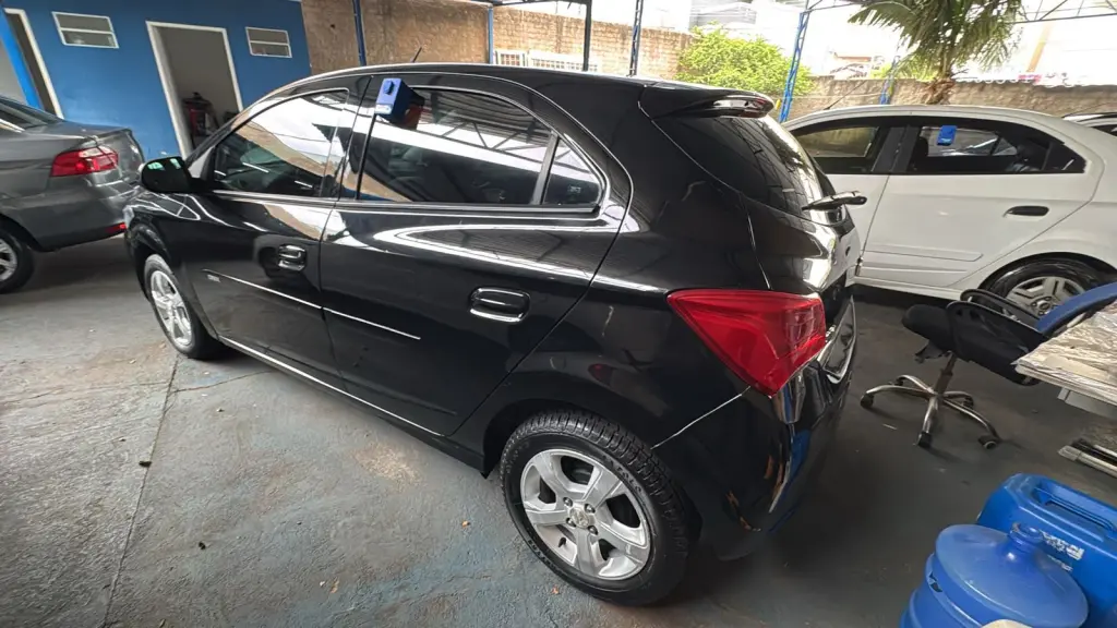 Onix Hatch - Foto