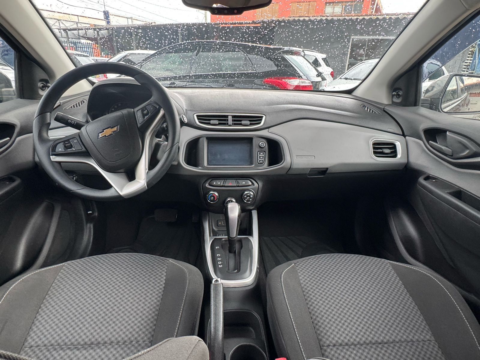 Onix Hatch - Foto