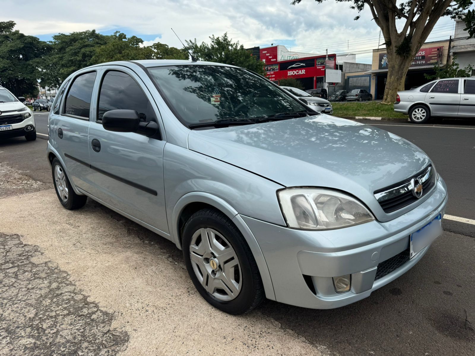 Corsa Hatch - Foto